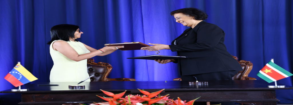 Gobiernos venezolano y surinamés firmaron diversos acuerdos para el crecimiento de ambos pueblos